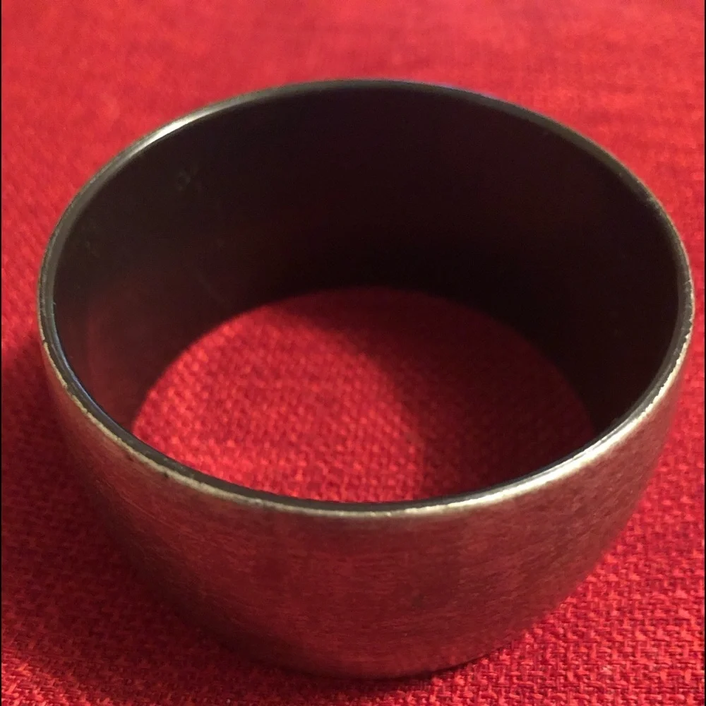 Premier Design “posh” Bracelet! Silver color.